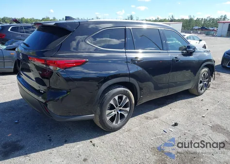 2022 Toyota Highlander Xle z USA, uszkodzony, nr VIN 5TDGZRAH4NS546186
